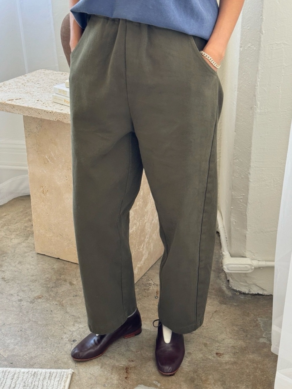 Classic High-Rise Relaxed Trousers in Olive